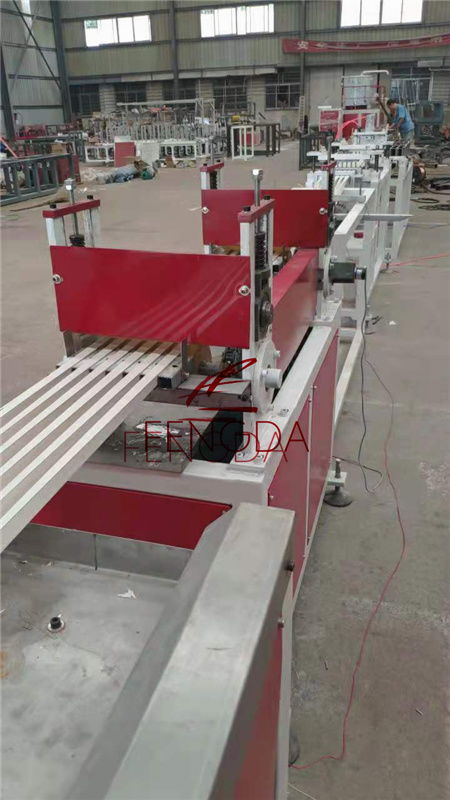 鋒達(dá)與聯(lián)達(dá) PVC護(hù)角線生產(chǎn)設(shè)備報價解析與市場選擇